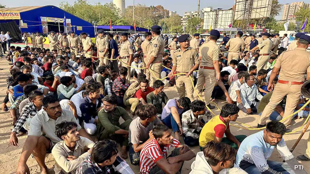 illegal bangladeshi detained in gujarat 260425 1745690388