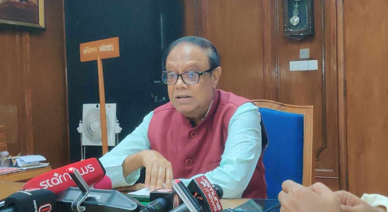 বেসরকারি খাতের পাঁচটি ইসলামী ব্যাংক মিলে হচ্ছে এক ব্যাংক, চাকরি হারাবেন না কর্মীরা 5 govnr 20250615163016