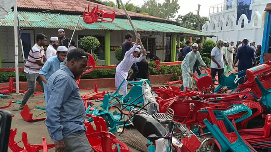 দিনাজপুরের ‘জীবন মহল’ পার্কে হামলা–ভাঙচুর–অগ্নিসংযোগ, আহত ১২ 5 01e1271c7af19782c105988873852589 68b09a322dcdb