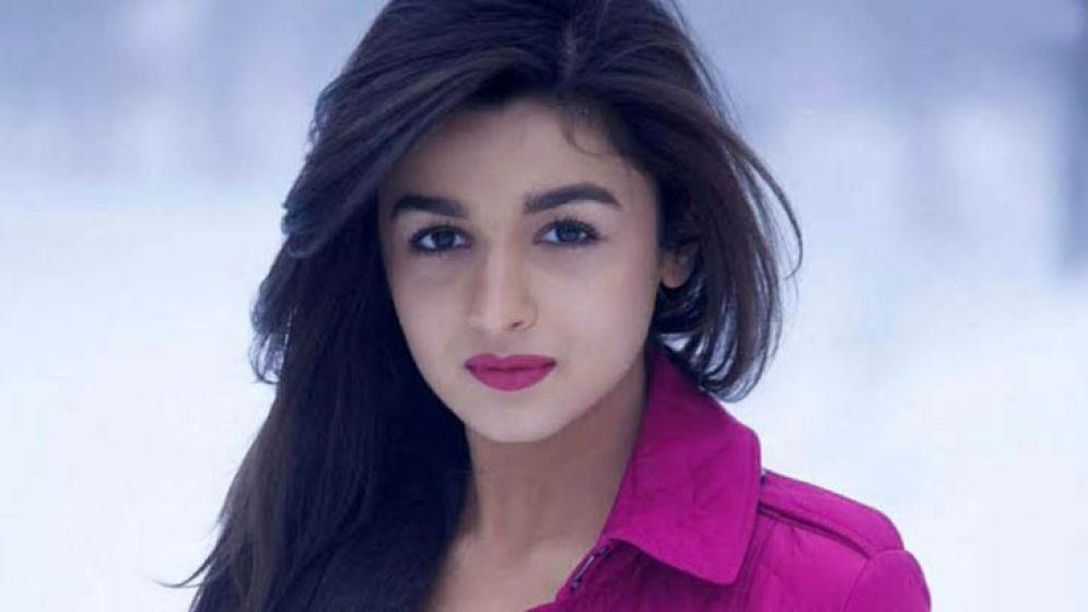 ভিডিও করায় ক্ষুব্ধ অভিনেত্রী আলিয়া ভাট 5 5 68aee86367418