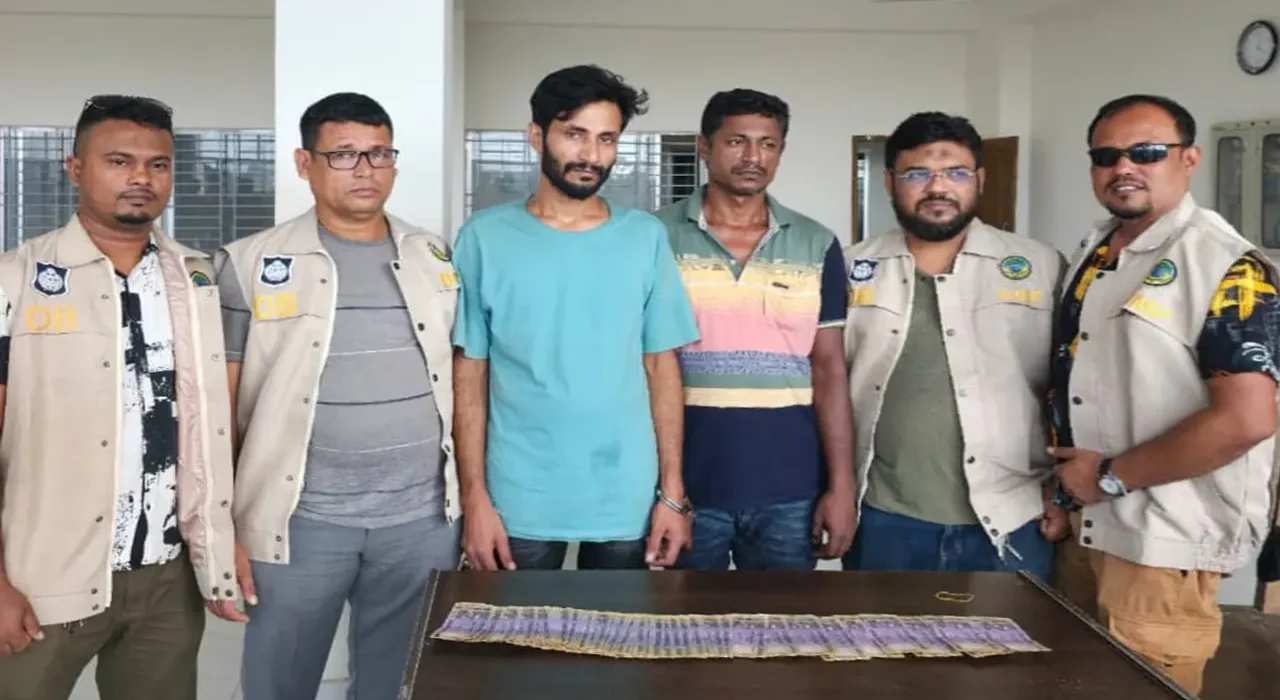 বরিশালে আবাসিক হোটেল মেট্রোপলিটন থেকে জালনোটসহ চক্রের দুই সদস্য আটক 5 image 213693 1755277425