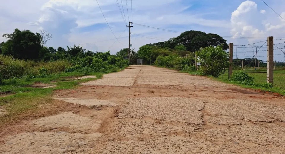 পাহাড় আর সমতলের মেলবন্ধন,দ্বিতীয় বিশ্বযুদ্ধের সাক্ষী হাটহাজারী বিমানবন্দর 11 পরিত্যক্ত হাটহাজারীর সেই বিমানবন্দর।
