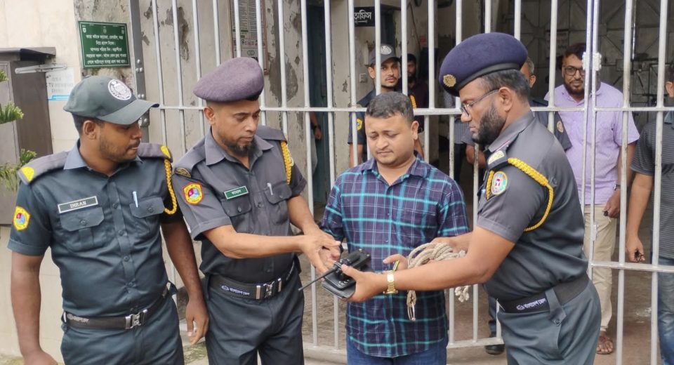 বরিশালে ভুয়া ডিজিএফআই পরিচয়ে আটক সেই পোটকা শাওন জামিনে মুক্ত,প্রতারিতরা হতবাক 13 IMG 20250923 203709