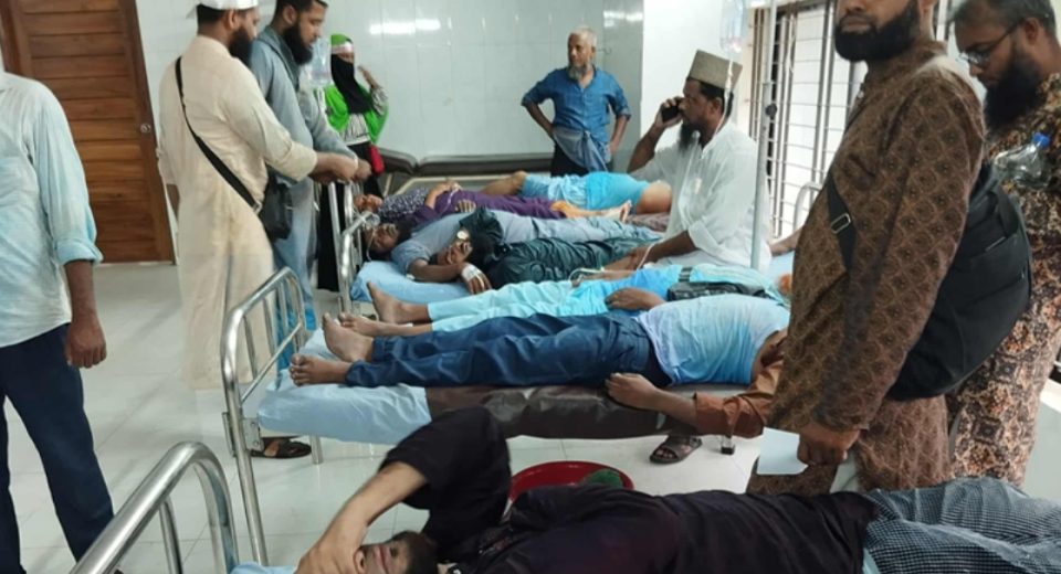 পুলিশ-মাদ্রাসা শিক্ষক সংঘর্ষ, আহত অর্ধশতাধিক 5 মাদ্রাসা শিক্ষক সংঘর্ষ