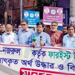 সাদা বক পোষ মানিয়ে আলোচনার ঝড় তুলেছেন ব্যবসায়ী হেমায়েত উদ্দিন