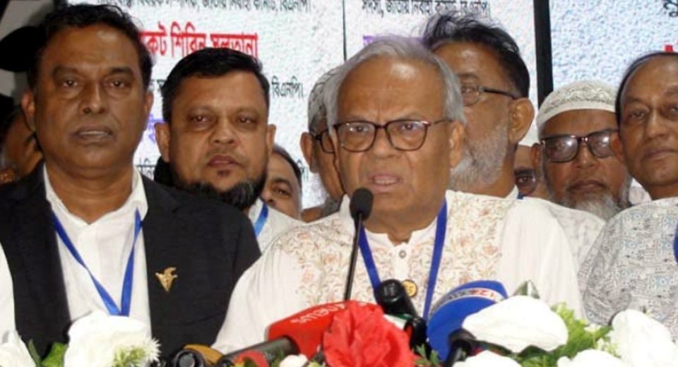 জামায়াত এখন ঘোলা পানিতে মাছ শিকারের চেষ্টা করছে:রিজভী 8