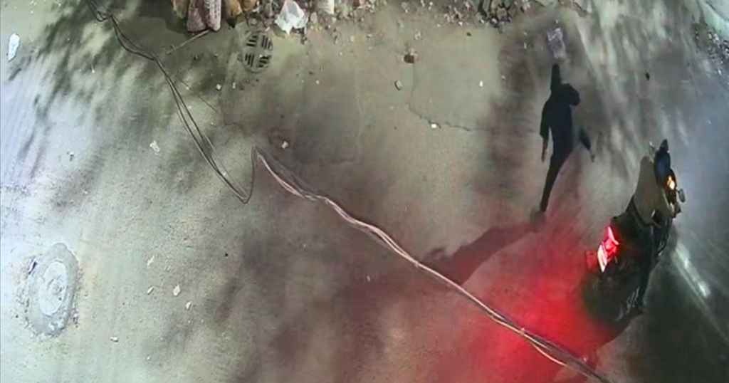 মোহাম্মদপুর প্রিপারেটরি স্কুলে পেট্রোল বোমা নিক্ষেপ 5 petrol