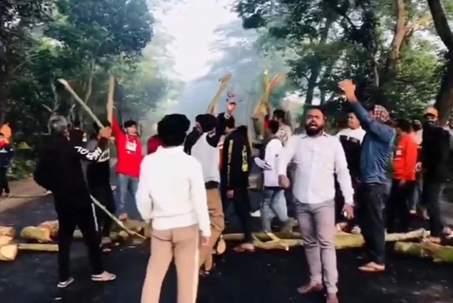 মহাসড়ক অবরোধ বিক্ষোভ