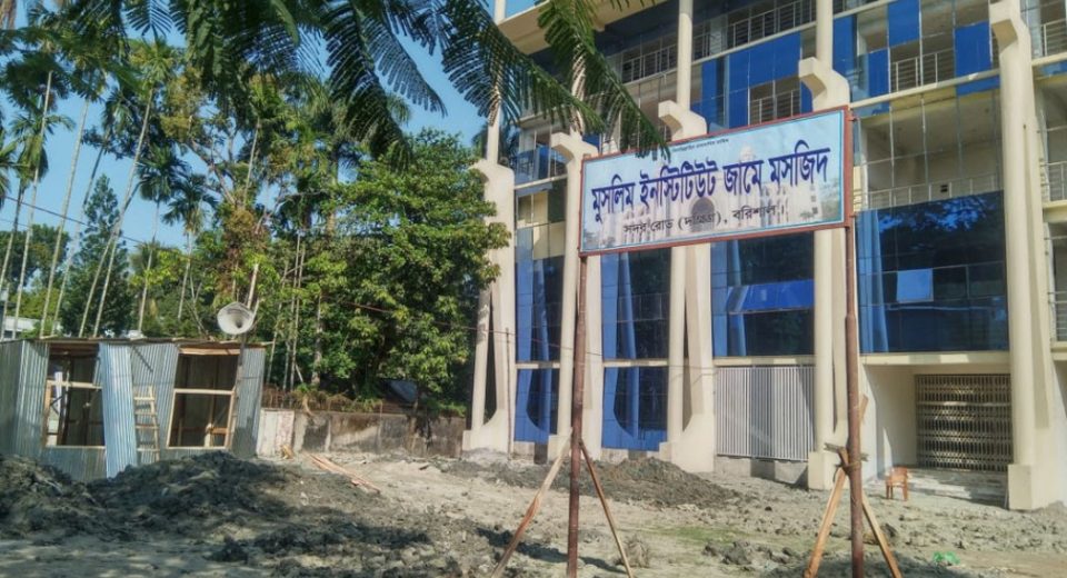 বরিশালে মোহামেডান স্পোর্টিং ক্লাবের জায়গায় মসজিদের সাইনবোর্ড,উত্তেজনা চরমে 5 বরিশালে ঐতিহ্যবাহী মোহামেডান স্পোর্টিং ক্লাব মাঠে মসজিদের সাইনবোর্ড