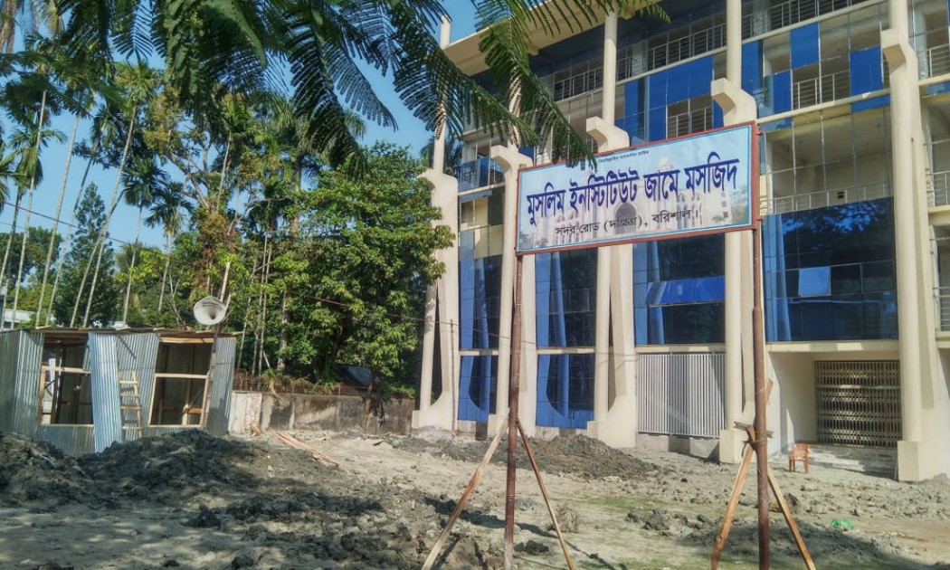 বরিশালে ঐতিহ্যবাহী মোহামেডান স্পোর্টিং ক্লাব মাঠে মসজিদের সাইনবোর্ড