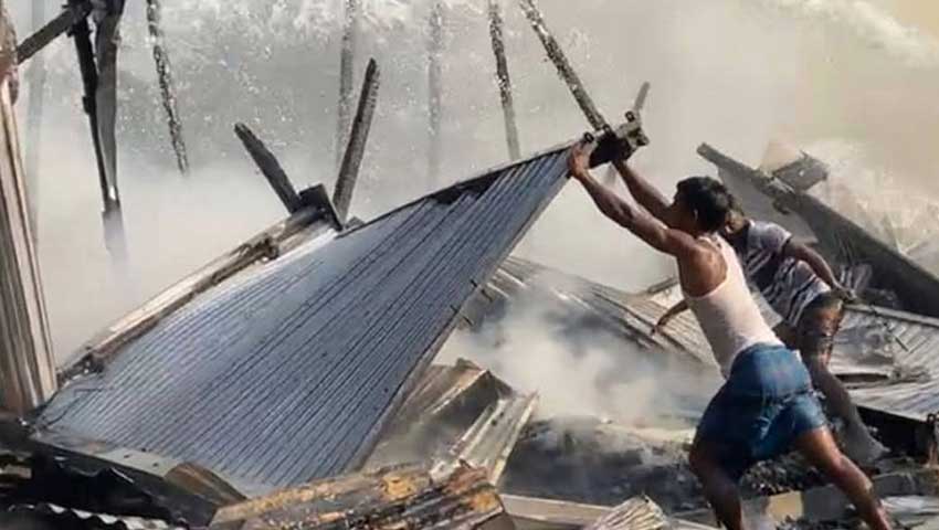 আগুনে পুড়েছে ৭ দোকান